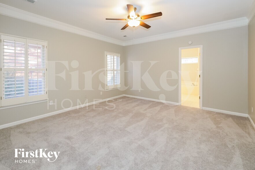 Building Photo - 8995 Country Leaf Cove