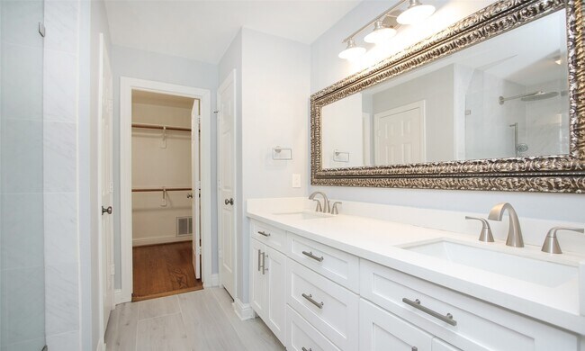 Building Photo - 4809 Saxon St