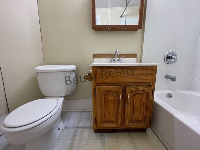 Building Photo - Affordable 3 Bedroom Home