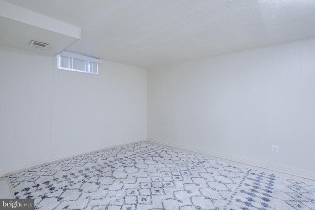 Building Photo - 2719 Albemarle Dr