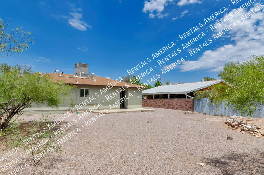 Building Photo - 1420 N Winstel Blvd