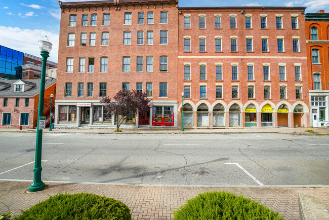 Building Photo - 85 Main St