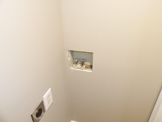 Building Photo - 244 Meadowview Dr