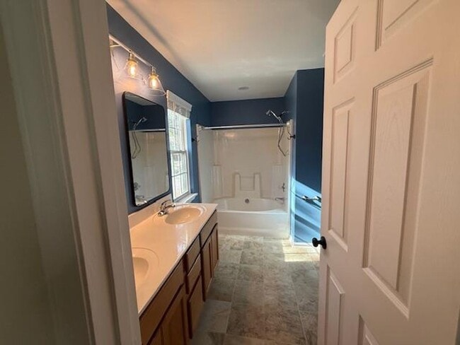 Building Photo - 201 Holmby Ct