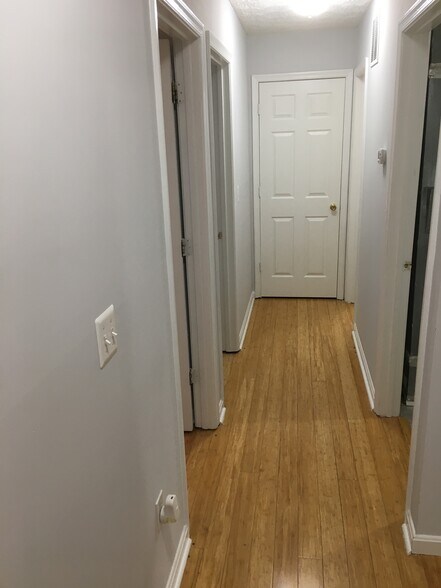 Hallway on 2nd floor - 10 IRONSTONE CT #K
