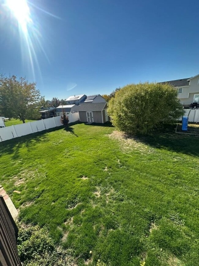 Building Photo - We Buy Christmas! $1000 Amazon Gift Card + Free Rent! 5 Bed 2 Bath Home in Syracuse