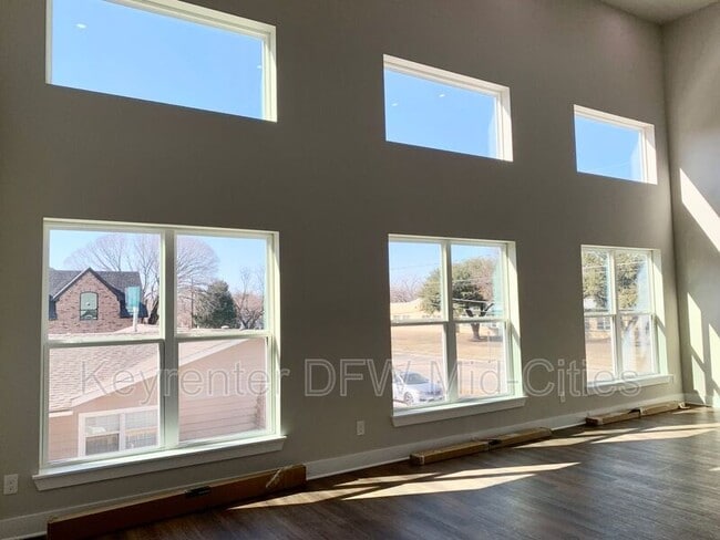 Building Photo - 1431 Pearson St