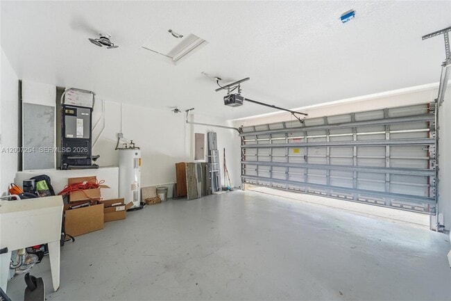 Building Photo - 1004 Golden Cane Dr