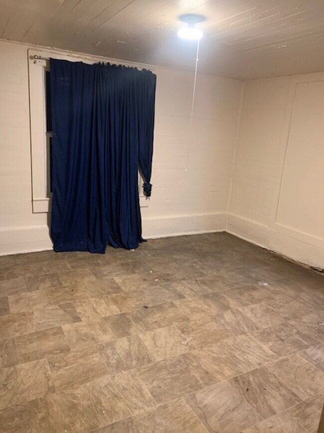 Building Photo - Spacious 2BR/2BA Home with Bonus Room