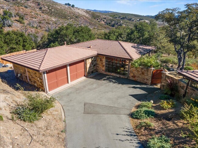 Building Photo - Re-built Cachagua Tuscan Retreat