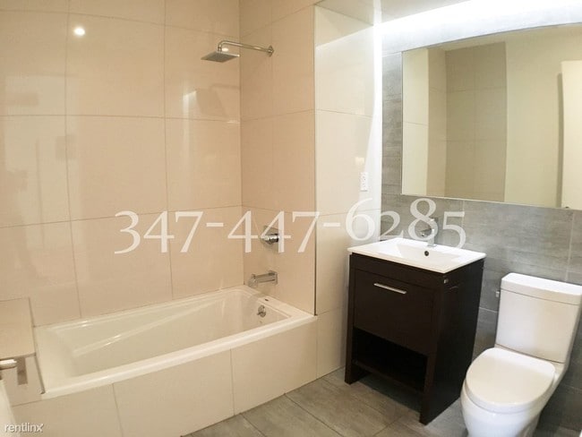 Building Photo - 105 Leonard St