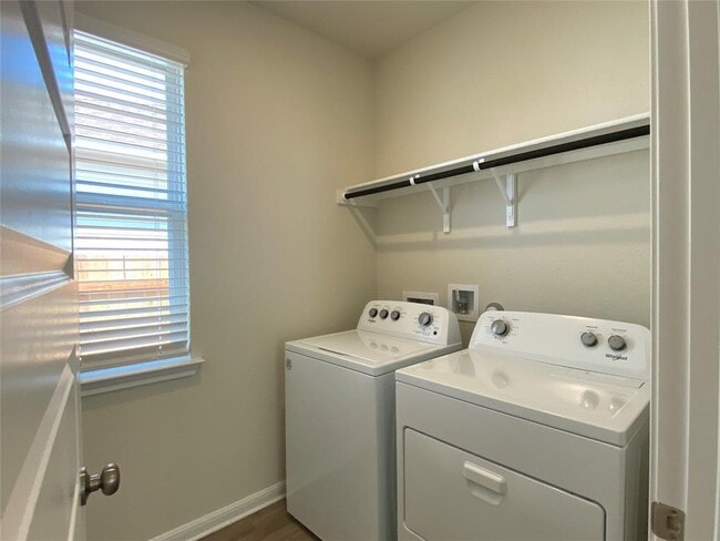 Building Photo - 2408 Oscar Eli Pl