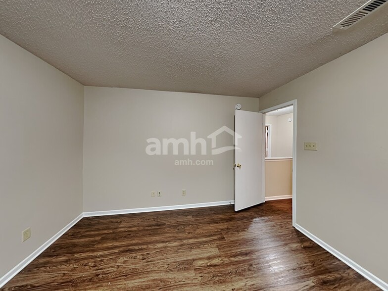 Building Photo - 8514 Bluff Point Dr
