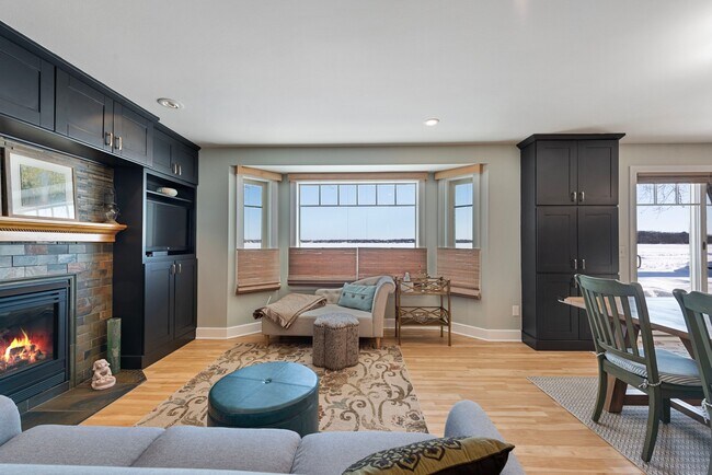 Building Photo - 21253 Lake George Blvd