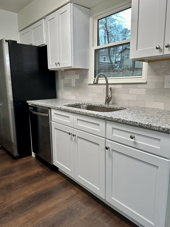 Building Photo - 2413 Pentland Dr