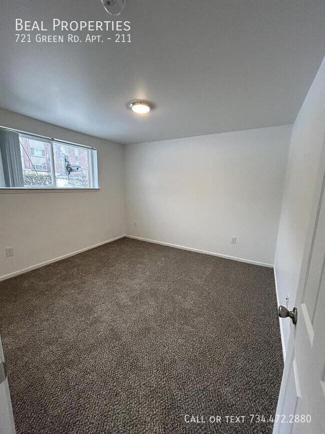 Building Photo - 721 Green Rd