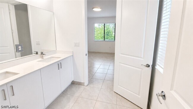 Building Photo - 5245 Marano Dr
