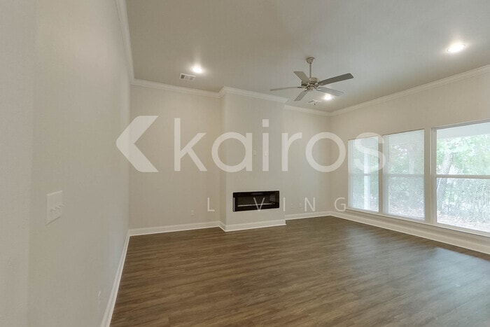 Building Photo - 6536 Roux Dr