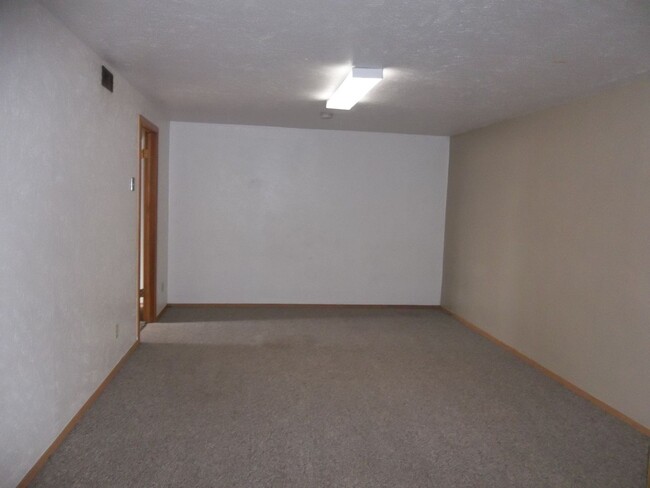 Building Photo - Lovely Duplex in Loveland: Your New Home A...