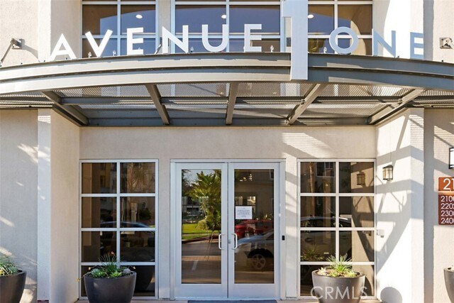 Building Photo - 1358 Scholarship