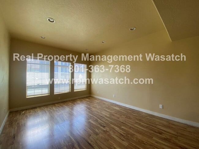 Building Photo - Check Out This Beautiful 2 Bedroom 2 bathr...