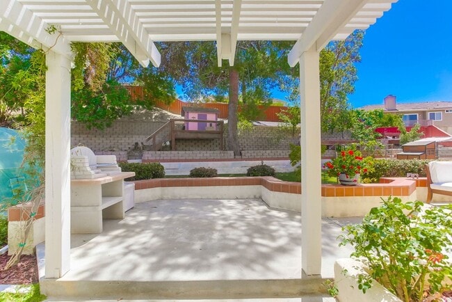 Building Photo - 10730 Carillon Ct