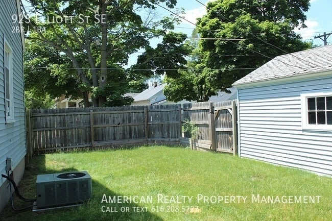 Building Photo - 923 Elliott St SE