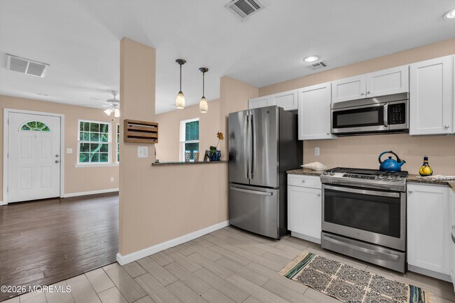Building Photo - 65 Lighthouse Dr