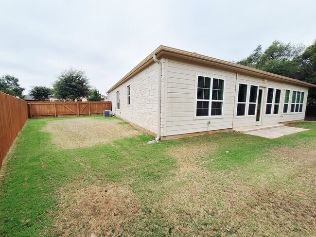 Building Photo - 4562 Katherine Dr