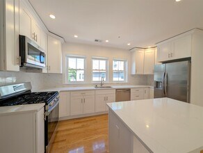 Building Photo - 86 Orchard St