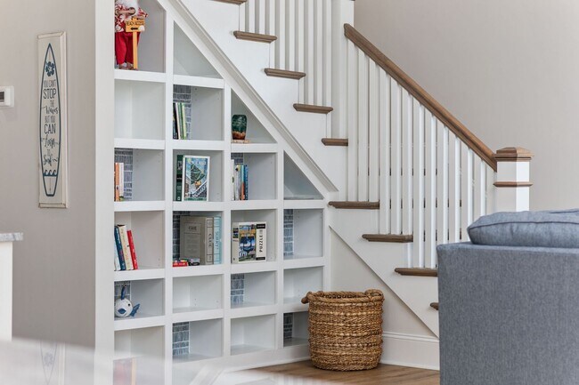 Building Photo - Gorgeous Custom Home Available for Snowbir...