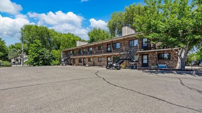 Building Photo - Affordable 2 Bed 1 Bath Apartment! Great location!!