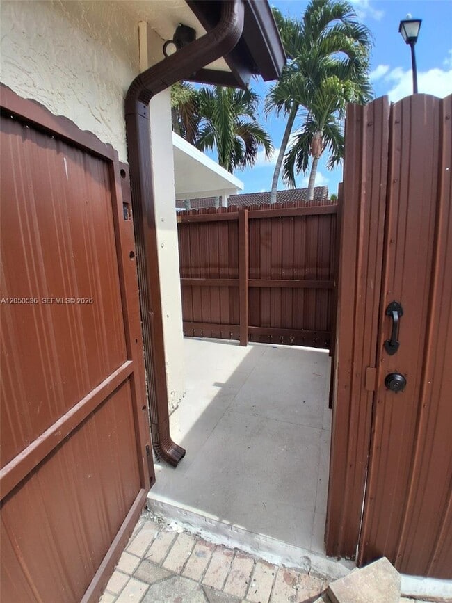 Building Photo - 1231 SW 136th Pl