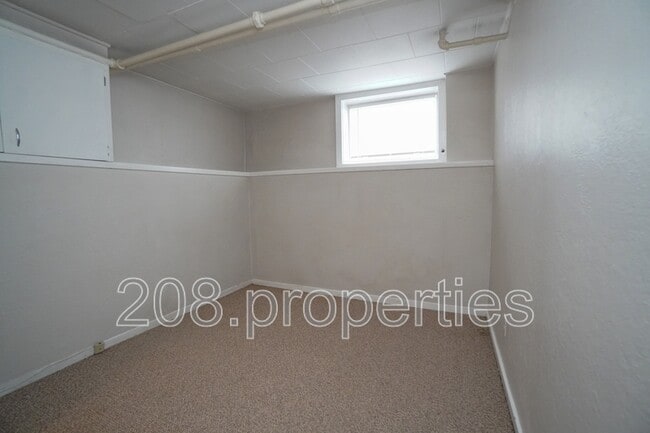 Building Photo - 2506 Woodlawn Ave