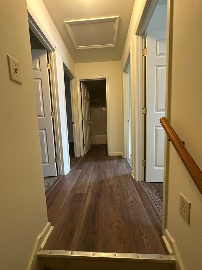 Building Photo - 128 Cedar Xing
