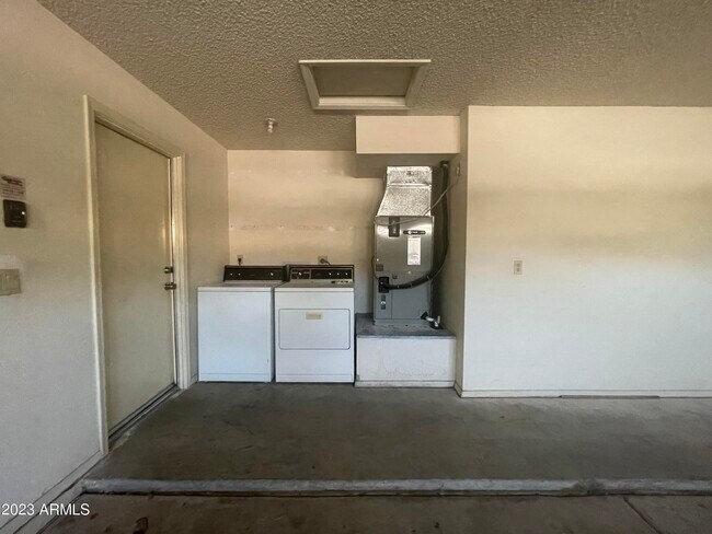 Building Photo - 2915 E Amber Ridge Way