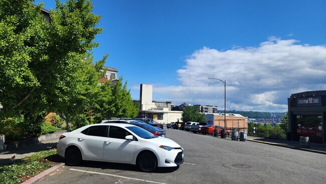 Building Photo - Corner Townhouse in Downtown Tacoma with A...