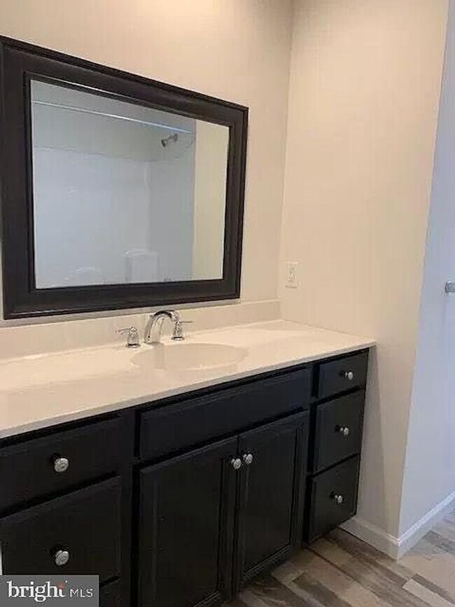 Building Photo - 613 Line Rd