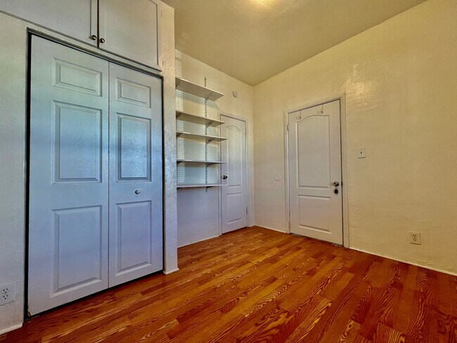 Building Photo - Charming 2 bedroom 1 bath ranch style duplex