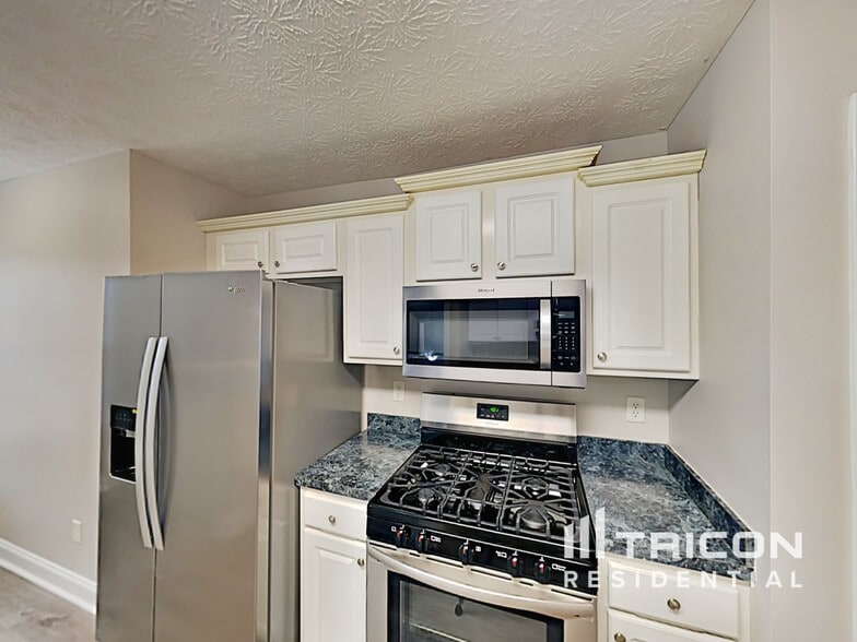 Building Photo - 718 Creekridge Ct