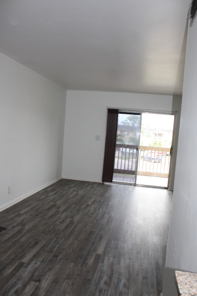 Building Photo - 5862 Homeland Rd