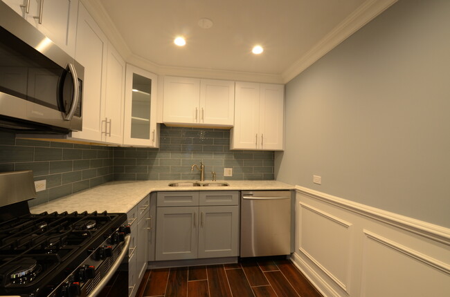 Building Photo - 23247 W N Lakewood Ln