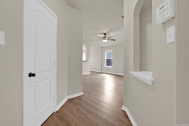 Building Photo - 226 Goldenrod Dr