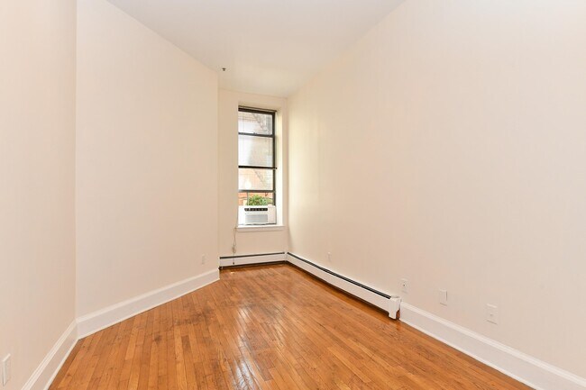 Building Photo - 1115 Willow Ave