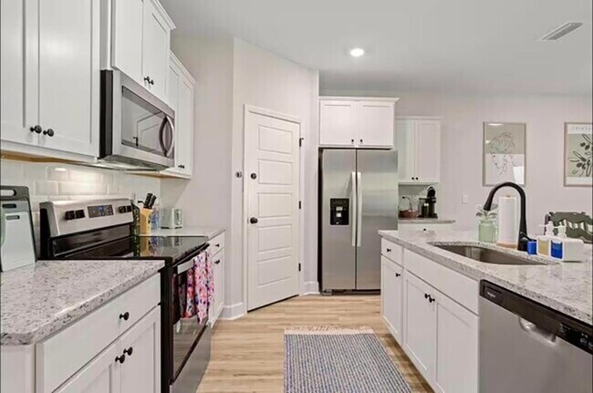 Building Photo - 2047 Hansel Hl Dr