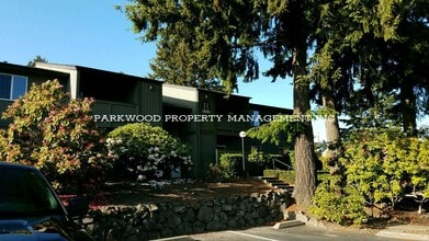 Building Photo - 2 Bedroom, North Tacoma, $1595 + $100 w/s/g = $1695.00, upper floor apartment