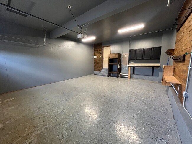 Building Photo - Beautiful single-family home in Berthoud!