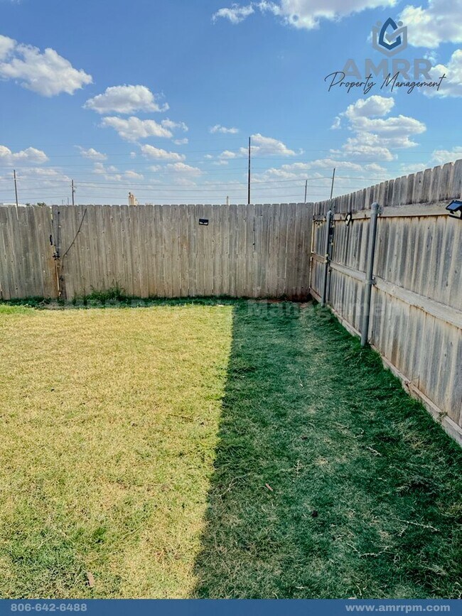 Building Photo - Easy Living with AMRR: Spacious 3-Bedroom Home