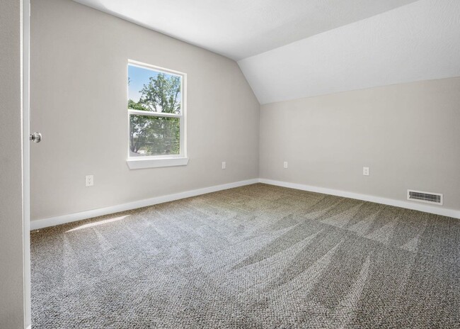 Building Photo - Beautiful remodeled home in Bolivar located near the square! 3 bedrooms, 2.5 baths and a detached...