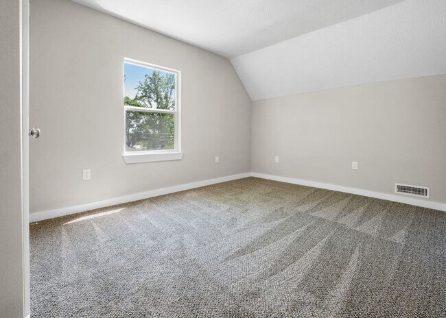 Building Photo - FIRST MONTHS RENT IS FREE! Beautiful remodeled home in Bolivar located near the square! 3 bedroom...